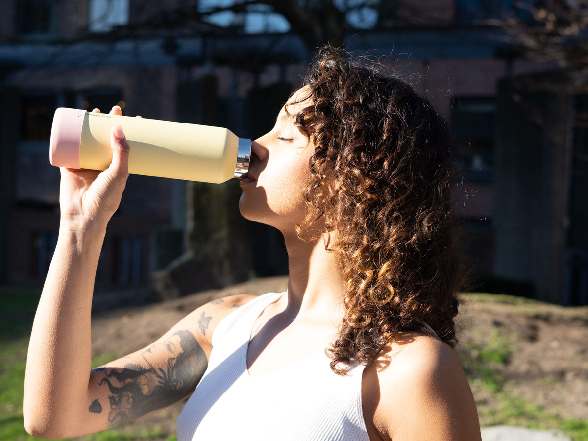 No-screw lid water bottle vs screw-top comparison — 316L threadless 2026 (Hikesity)