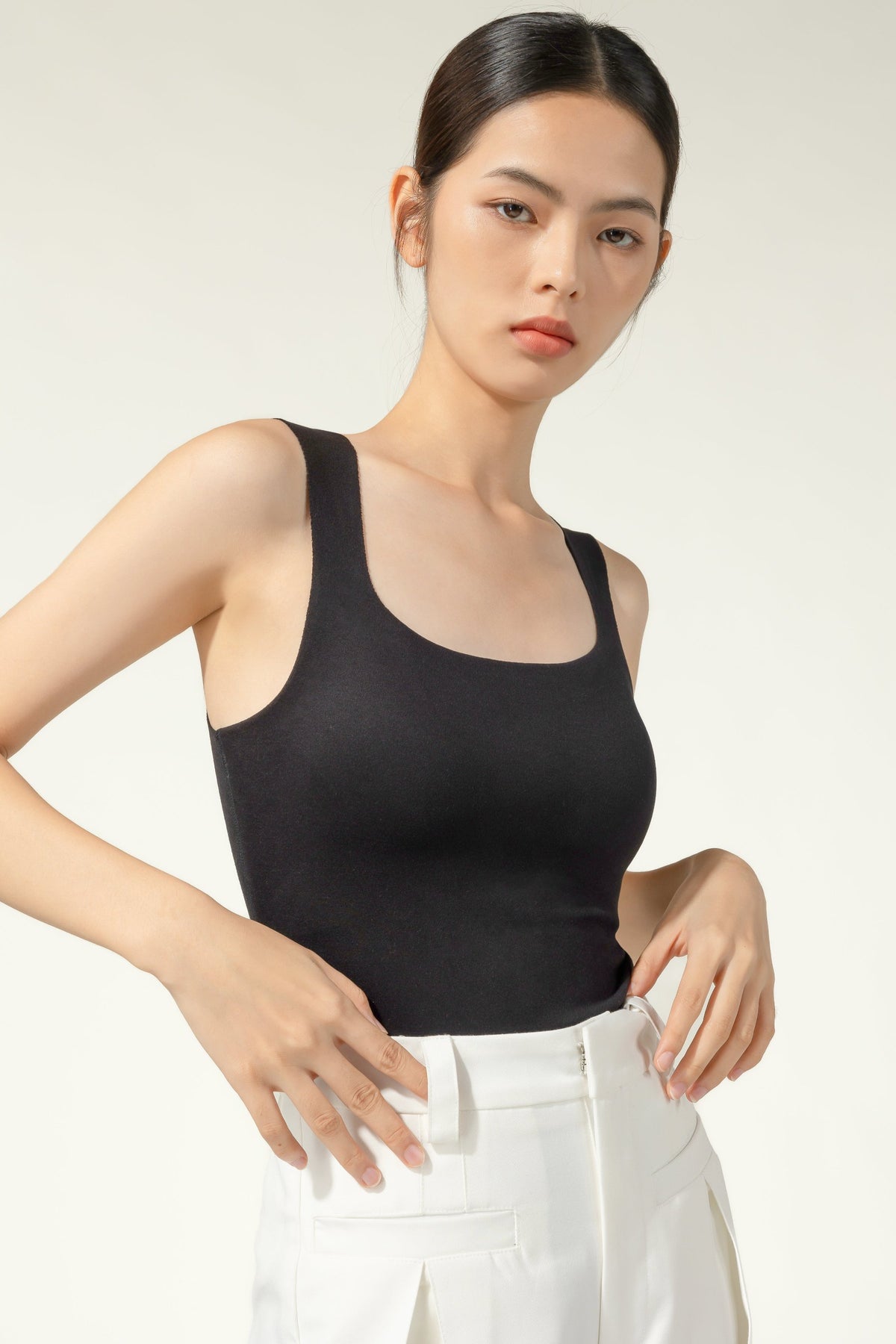 Acrylic Thermal U Neck Tank Top black color