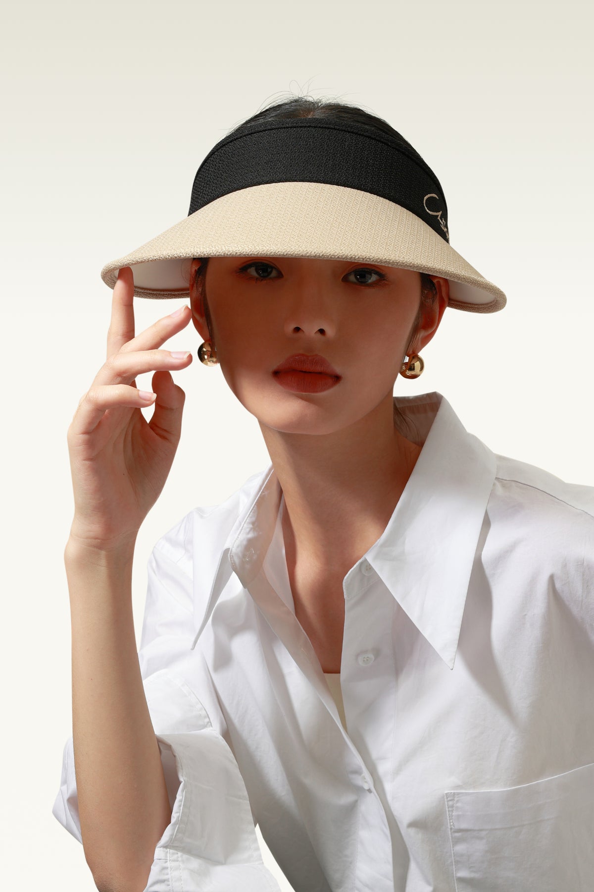 This is a sun hat with a highly customized "Chanel Style" fabric and cool ice silk fabric, blocks 99%+ ultraviolet rays, all while maintaining a look and sense of luxury.