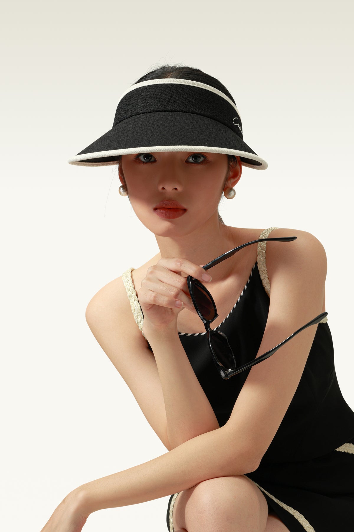 This is a sun hat with a highly customized "Chanel Style" fabric and cool ice silk fabric, blocks 99%+ ultraviolet rays, all while maintaining a look and sense of luxury.