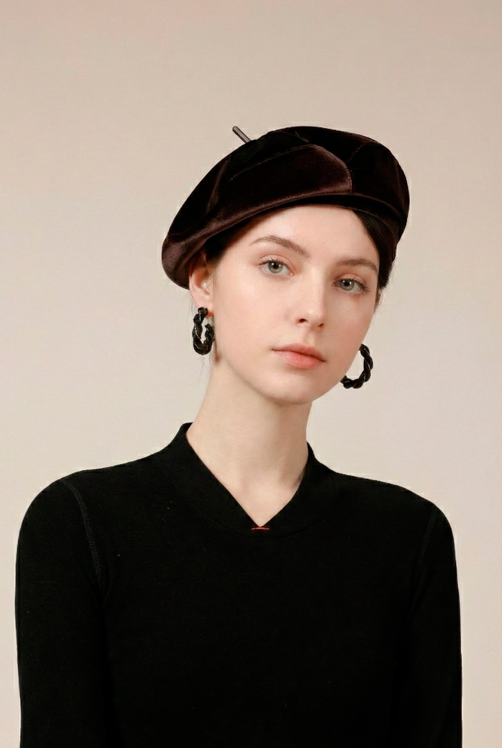 Velvet Beret Hat – Sculptural Design That Stays On | Hikesity display picture 2