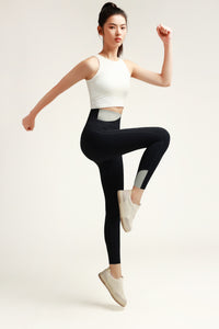 Hikesity’s seamless highrise leggings; specially designed for a flattering butt lift, with a unique jelly waistband for waist sculpting.