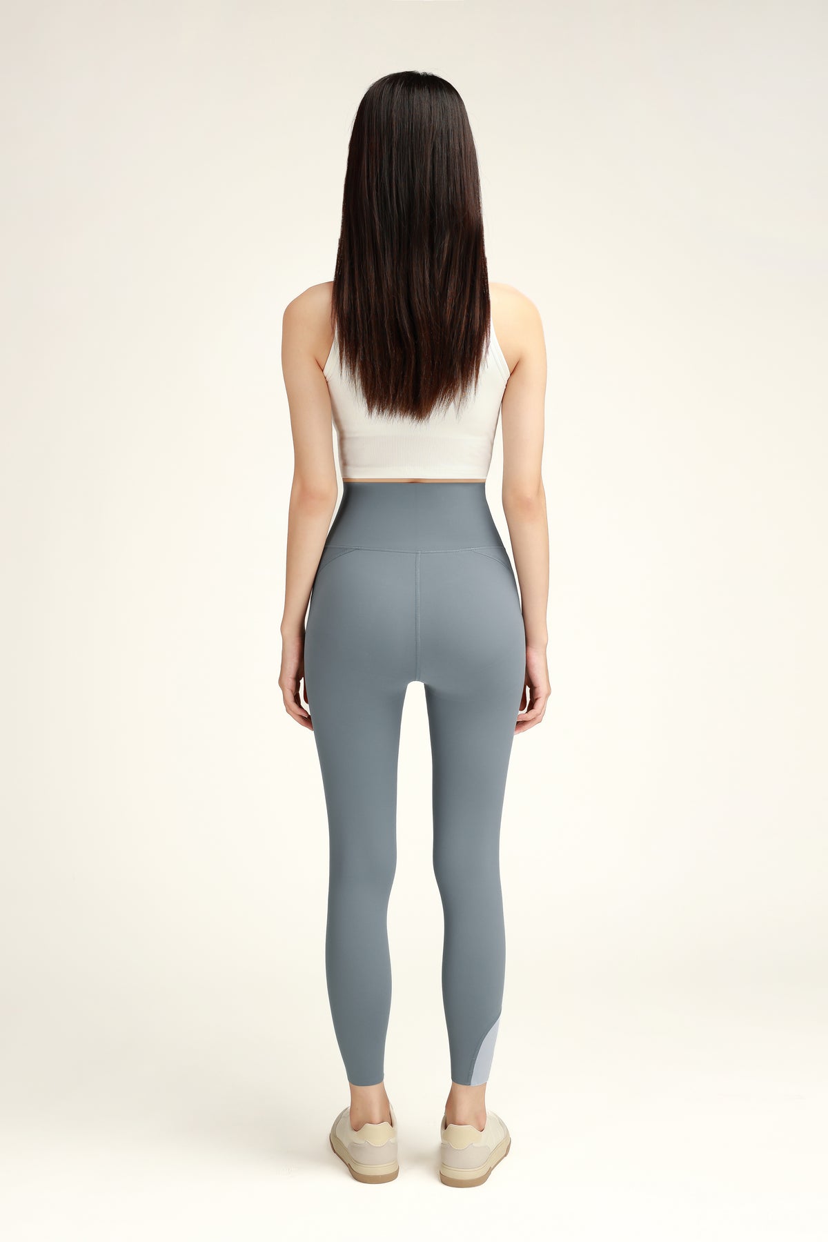 Hikesity’s seamless highrise leggings; specially designed for a flattering butt lift, with a unique jelly waistband for waist sculpting.