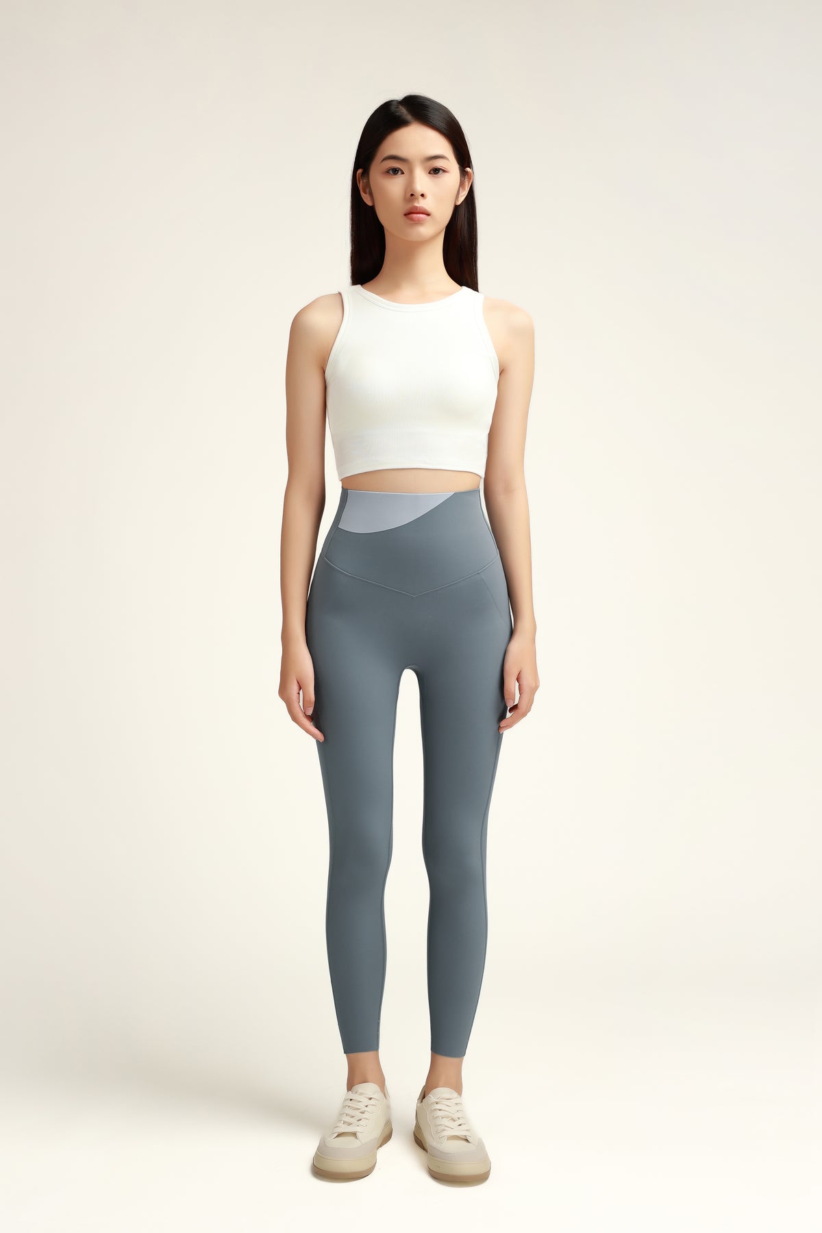 Hikesity’s seamless highrise leggings; specially designed for a flattering butt lift, with a unique jelly waistband for waist sculpting.