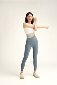 Hikesity’s seamless highrise leggings; specially designed for a flattering butt lift, with a unique jelly waistband for waist sculpting.