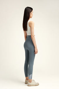 Hikesity’s seamless highrise leggings; specially designed for a flattering butt lift, with a unique jelly waistband for waist sculpting.