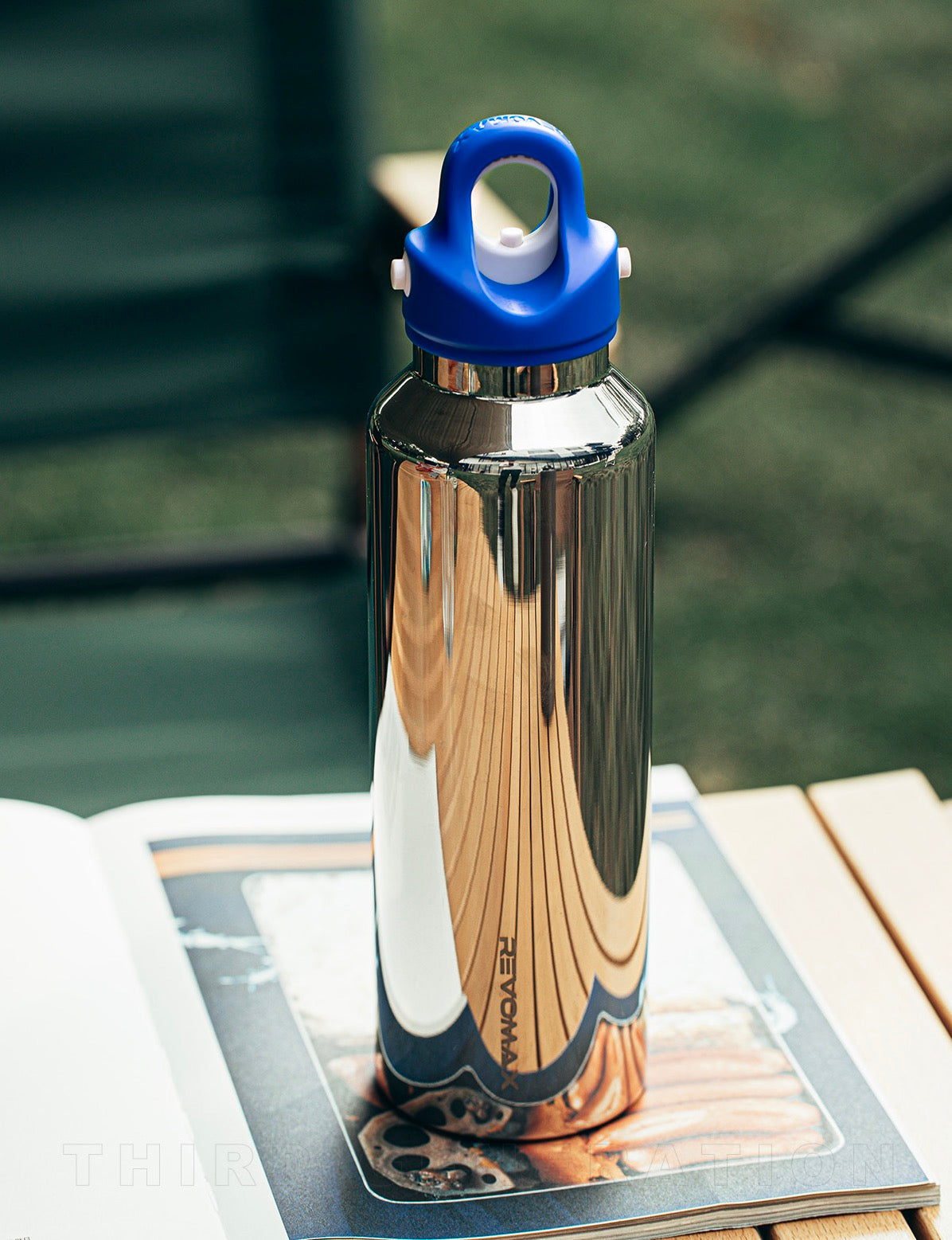 Hikesity's innovative, no-screw design water bottle with a limited edition design. With a Klein blue lid that can be opened with one hand and a sleek, silver bottle; Available in 20 oz or 32 oz sizes.