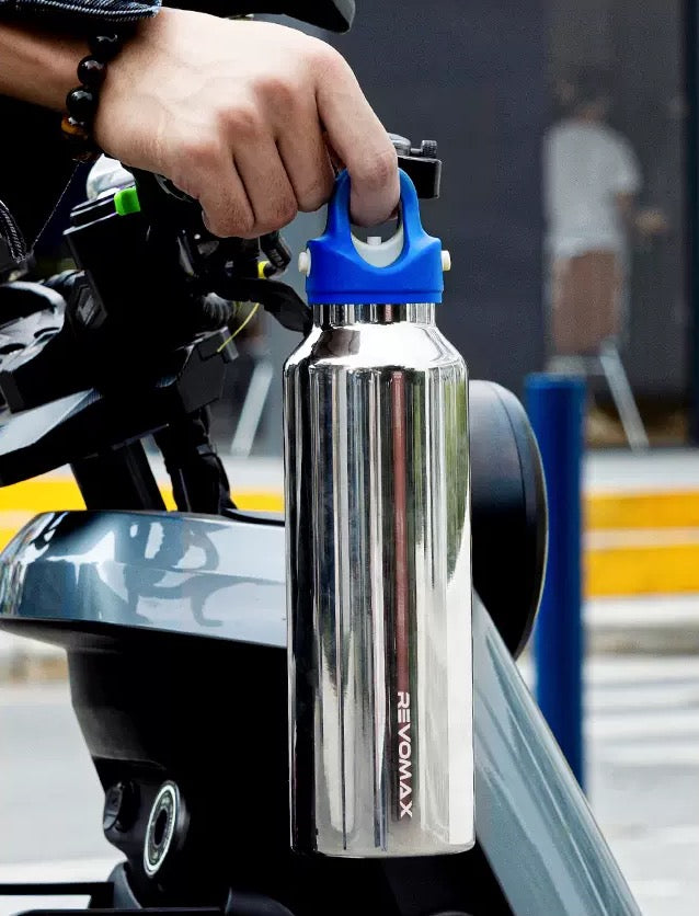 Hikesity's innovative, no-screw design water bottle with a limited edition design. With a Klein blue lid that can be opened with one hand and a sleek, silver bottle; Available in 20 oz or 32 oz sizes.